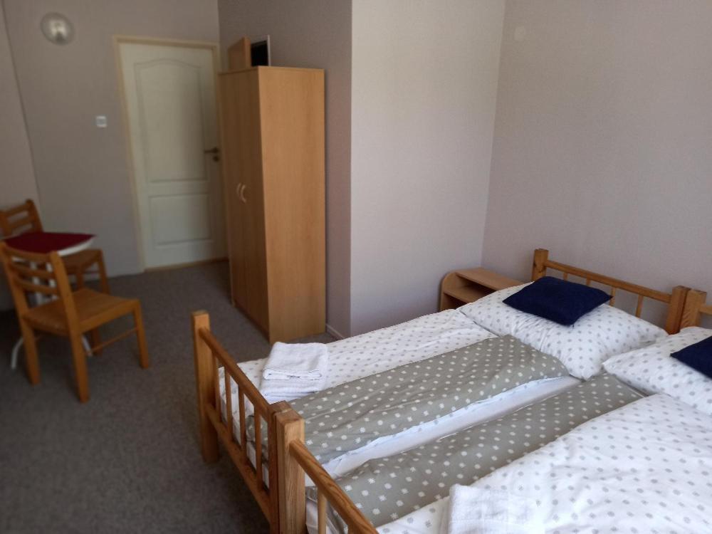 Hotel Koruna Penzion Teplice nad Metují エクステリア 写真