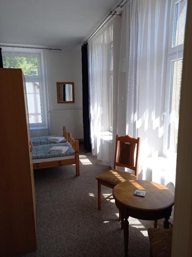 Hotel Koruna Penzion Teplice nad Metují エクステリア 写真