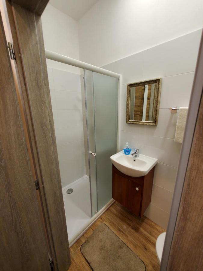Hotel Koruna Penzion Teplice nad Metují エクステリア 写真