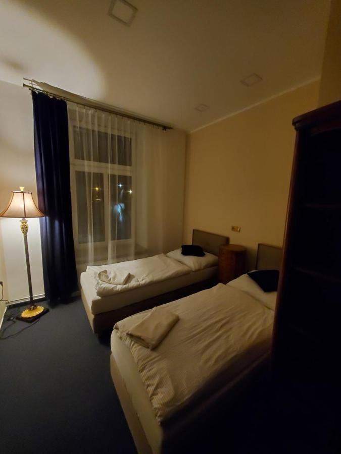 Hotel Koruna Penzion Teplice nad Metují エクステリア 写真