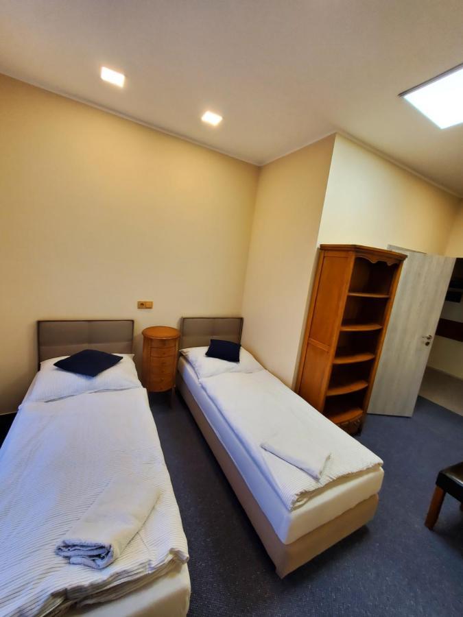Hotel Koruna Penzion Teplice nad Metují エクステリア 写真